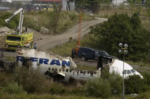 L’atterraggio verso il baratro, l’incendio, il trauma: l’aereo del miracolo con 309 sopravvissuti