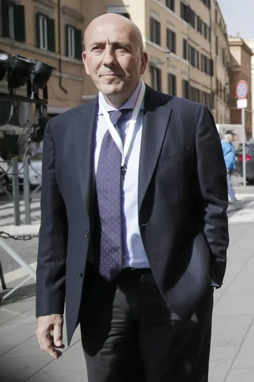 "Ormeggi abusivi a Nisida?”. Sergio Rastrelli incalza Roberto Fico