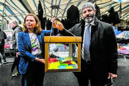 L'ormeggio di Fico diventa un caso. Scontro in Campania