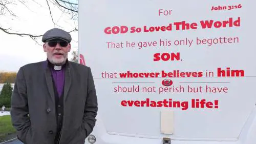 L'ultima follia woke: citare la Bibbia è "incitamento all'odio"