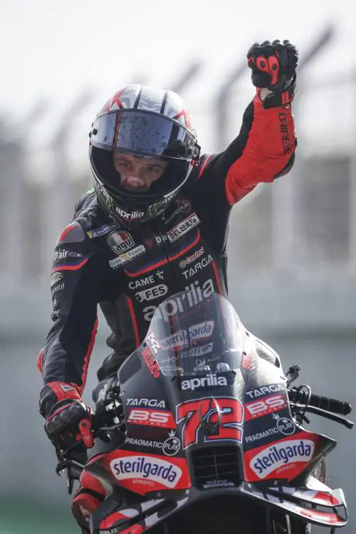 MotoGP, Bezzecchi domina a Portimao e blinda il bronzo iridato. Delude Bagnaia