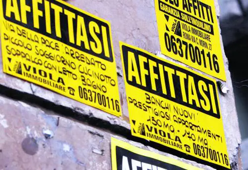 Dal Comune case in affitto ai giovani e 15 negozi all'asta