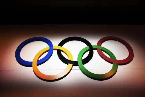 Olimpiadi, si va verso lo stop alle atlete transgender nelle gare femminili