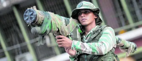 La super-portaerei Usa è arrivata nei Caraibi. E in Venezuela inizia la mobilitazione militare