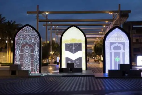 Gli artisti accendono Expo City Dubai con opere di luce 