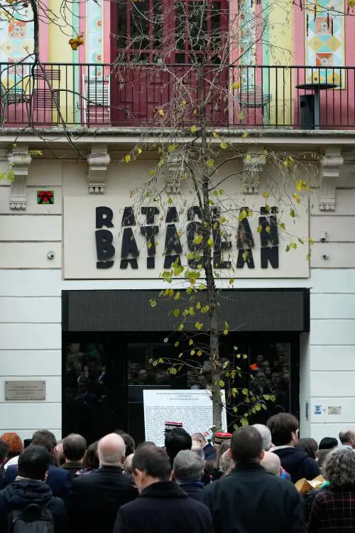 Bataclan, la Francia ricorda gli attentati. Macron: "La Repubblica ha resistito"