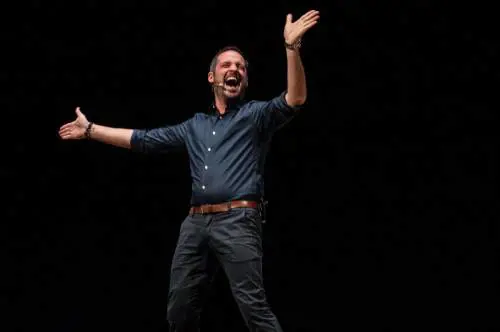 "Fuori di tela? Faccio ridere il pubblico divulgando l'arte: la comicità insegna..."