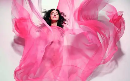 Irina Shayk: "The Cal? Una meditazione. Spero che l'AI non rovini le nostre imperfezioni"