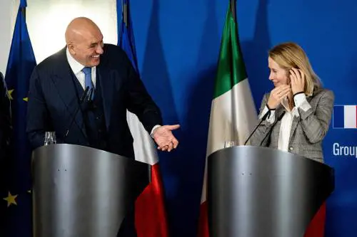 Armi all'Ucraina. Crosetto a Salvini. "Stop per i corrotti? Sono solo due casi"