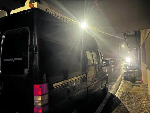 Uccide la moglie in casa a coltellate: arrestato il marito di 81 anni