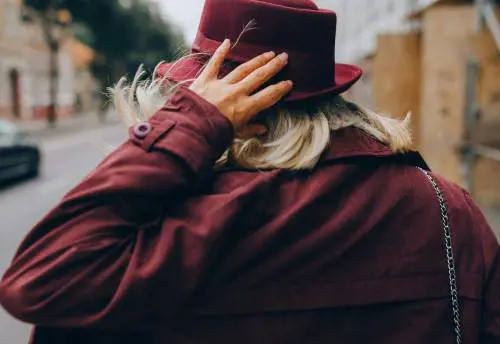 Borgogna, il colore dell'autunno: come indossarlo