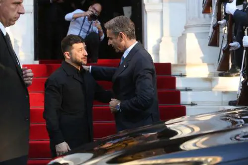 Zelensky, tour nella Ue. Missione per rassicurare sul caso corruzione (e svoltare sugli aiuti)