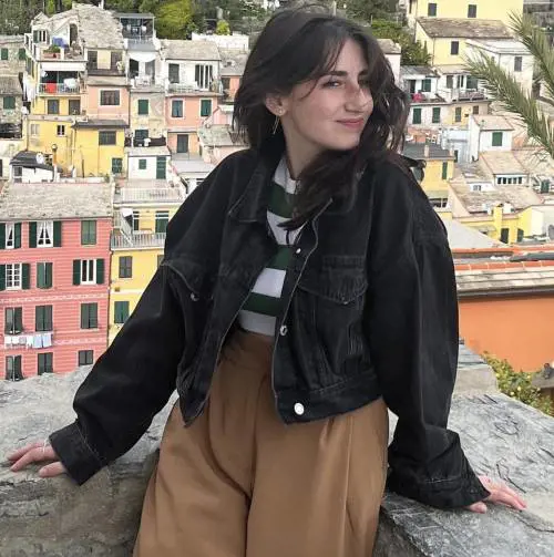 La macchina si ribalta e prende fuoco: muore a soli 19 anni