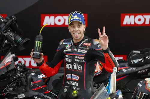 Aprilia e Bezzecchi ricominciano da 2 e lanciano la sfida a Ducati nel 2026