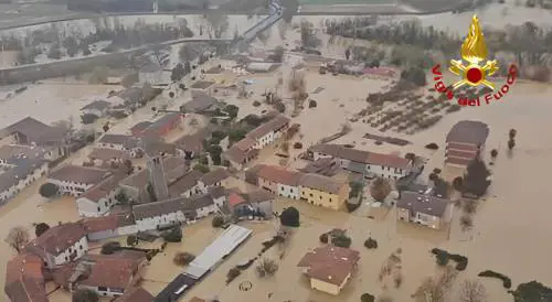 Gorizia, frana colpisce una casa: trovato il corpo dei due dispersi. Straripa il fiume Torre: persone in fuga sui tetti