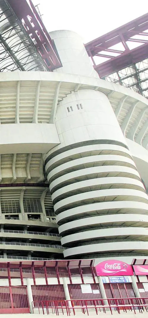 Violenza sessuale al Meazza, denunciato un addetto alle pulizie