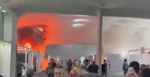 Paura alla Cop30 per un grosso incendio nella zona padiglioni: partecipanti evacuati