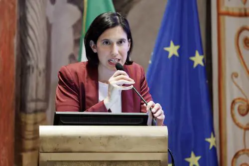 Schlein si desta sullo "scossone". Le manovre dei capicorrente per cambiare leadership del Pd