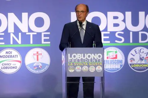 "Chi vota Decaro sceglie ancora Emiliano. La Puglia è massacrata dalle emergenze"