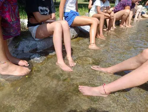 A piedi nudi tra natura e scienza: presentati i dati italiani che misurano gli effetti del barefooting