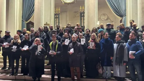 Torna la protesta alla Fenice. Volantini contro Beatrice Venezi alla prima della stagione lirica