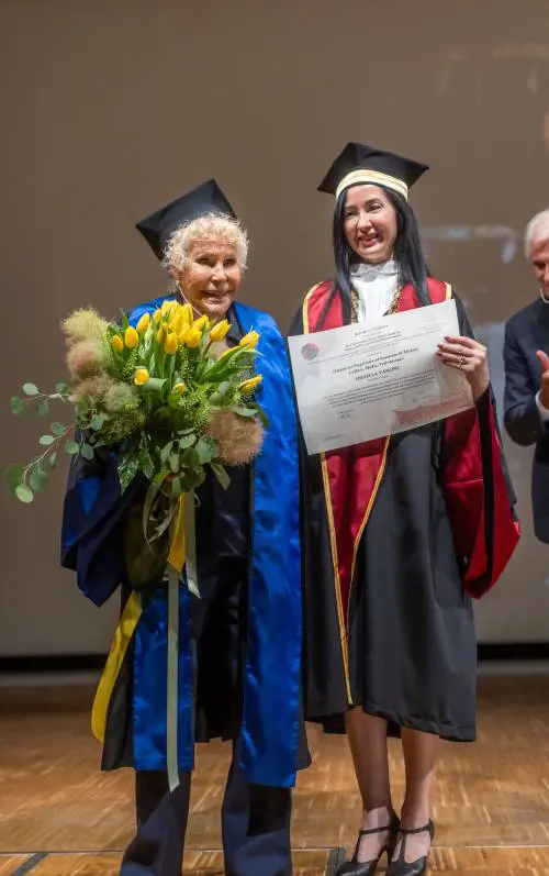 L'omaggio della laurea Honoris Causa a Ornella Vanoni