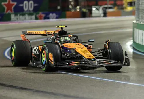 F1, a Las Vegas continua il calvario della Ferrari: Hamilton ultimo, Leclerc 9°. Pole a Norris