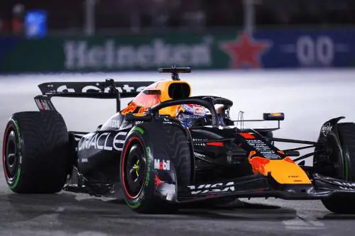 F1, Verstappen trionfa a Las Vegas davanti a Norris. Leclerc 6°, Hamilton 10°