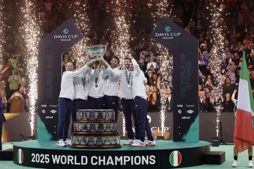Coppa Davis, l'Italia è campione: eccezionali Cobolli e Berrettini, Spagna dominata 2-0