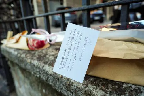 Vanoni, il saluto "senza fine" dei fan