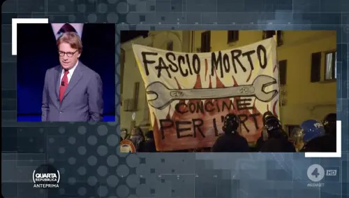 "È uno schifo". Lo striscione choc degli Antifà in corteo contro Ramelli