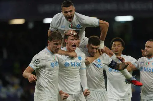 Champions, il Napoli stende il Qarabag al Maradona: McTominay fa volare gli azzurri