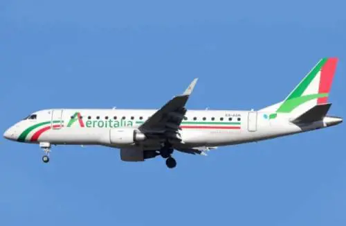 Il botto e la fiammata: volo Aeroitalia Linate-Cagliari torna indietro