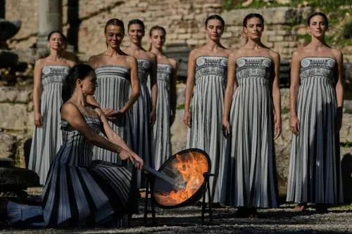 Accesa la fiamma olimpica, via ai Giochi di Milano-Cortina 2026 | VIDEO