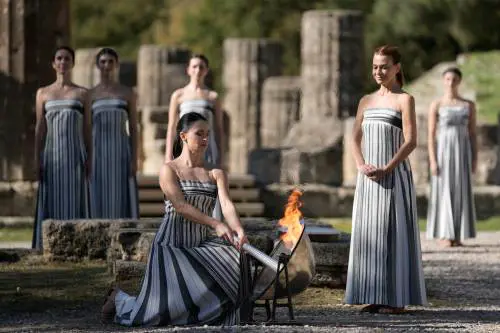 Milano-Cortina 2026: la fiamma olimpica inizia il lungo viaggio da Olimpia