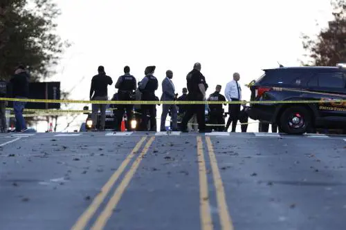 Sparatoria vicino alla Casa Bianca, colpiti due militari della Guardia Nazionale. Trump: "L'animale che ha sparato pagherà un prezzo altissimo" | FOTO