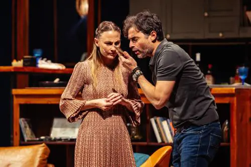 "Perfetti sconosciuti", commedia brillante sull'amore e i tradimenti ai tempi delle sim