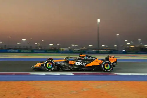 F1, a Piastri la pole della sprint race in Qatar: crisi Verstappen, disastro Ferrari