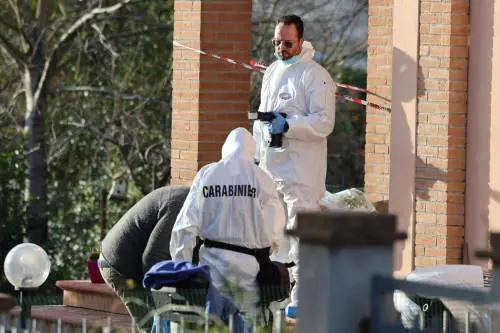 Trovati i cadaveri di un uomo e una donna. Lui avrebbe annunciato di voler fare una "follia"