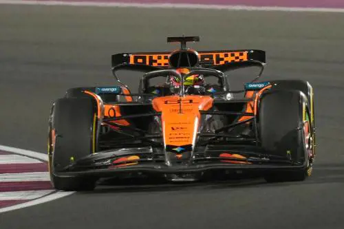 F1, Piastri inarrestabile in Qatar: a lui sprint race e pole. Malissimo le Ferrari