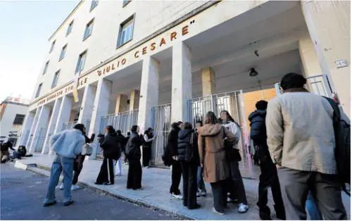  Choc nei bagni del liceo: spunta la lista degli stupri 