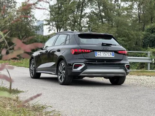 Audi A3 Allstreet: guarda la gallery della nuova compatta ibrida tedesca