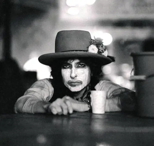 La prima volta di Dylan vero poeta nell'antologia di un editore italiano