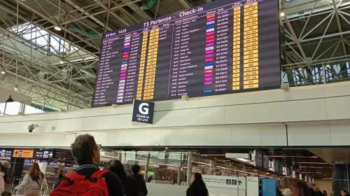 Caro voli a Natale, tariffe su del 900%. Ma c'è un modo di risparmiare: ecco come