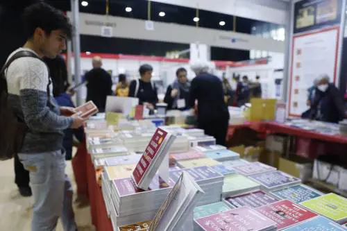 Scurati, Zerocalcare & Co. invocano la censura: “No a un editore fascista a Più libri più liberi”