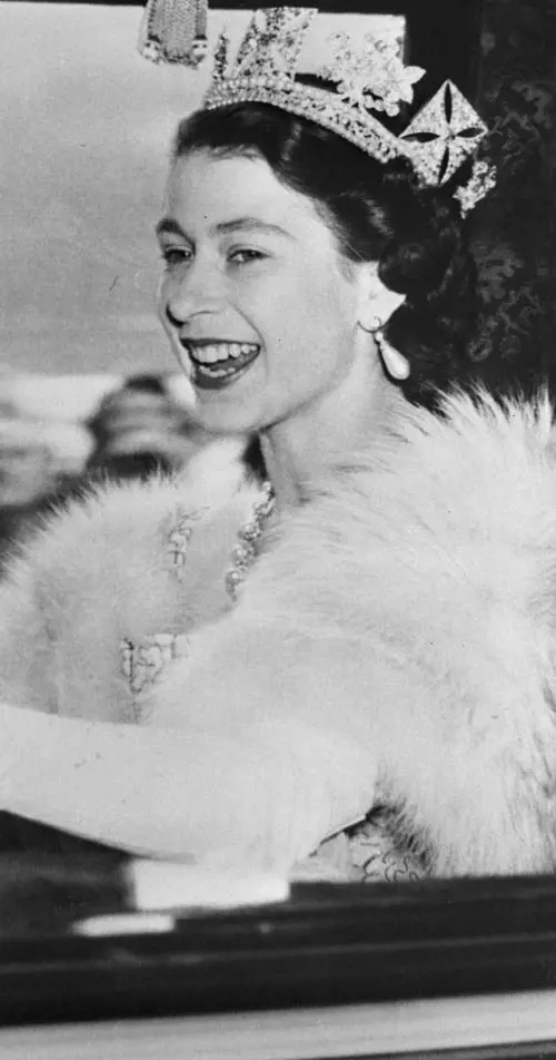 Reali, guerre e dive. Così Cecil Beaton immortalò l'effimero