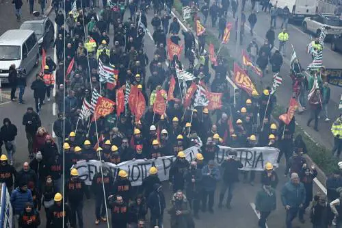 Fallisce il blitz anti governo. Un caso le frasi della Salis