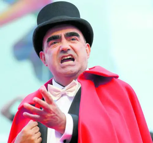 Insolito Elio, ora "rivaluta" la tristezza