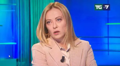 Meloni: "L'Europa deve difendersi da sola. Con gli Usa non vedo incrinature"