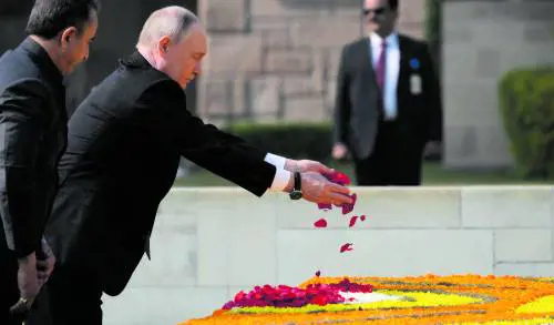 Mahatma Putin: gas e propaganda. Asset russi, pressing Usa sull'Ue